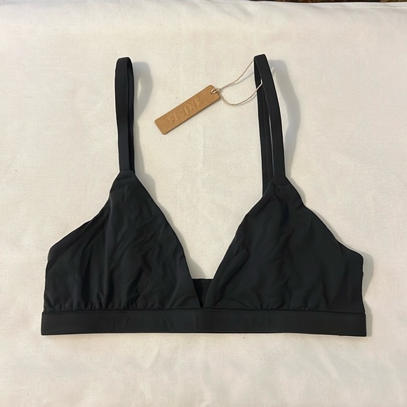 SKIMS FITS EVERYBODY TRIANGLE BRALETTE - Picture 1 of 3